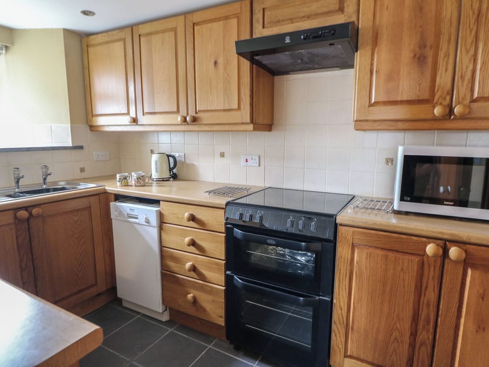 Dishwasher, cookware/dishes/utensils