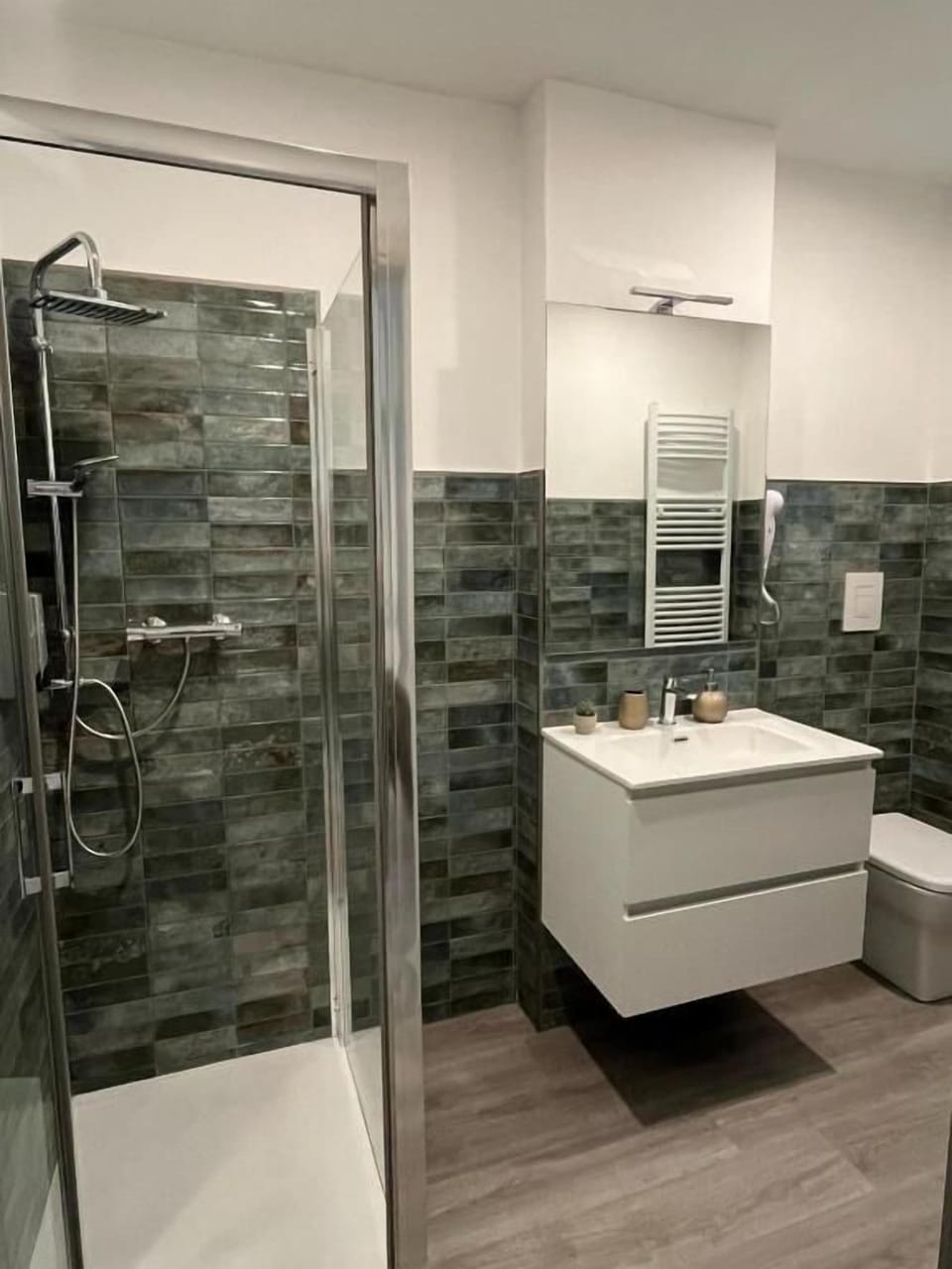 Deluxe Double or Twin Room | Bathroom | Shower, rainfall showerhead, hair dryer, bidet