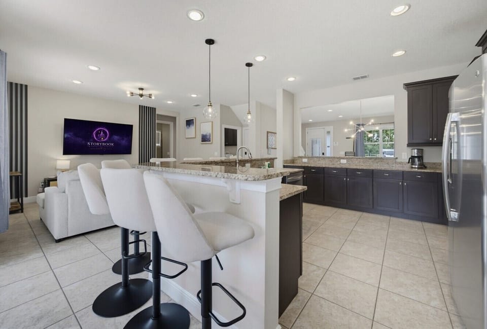 Open kitchen and group seating