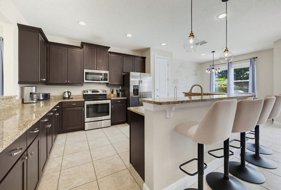 Full kitchen workspace