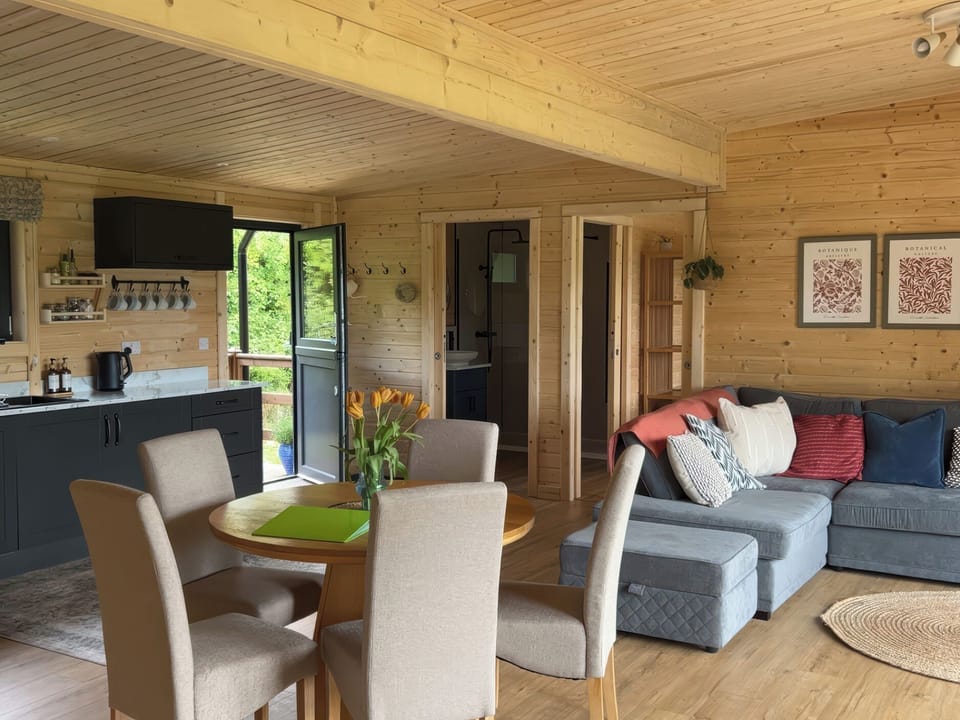 Cottage | Living area | Fireplace