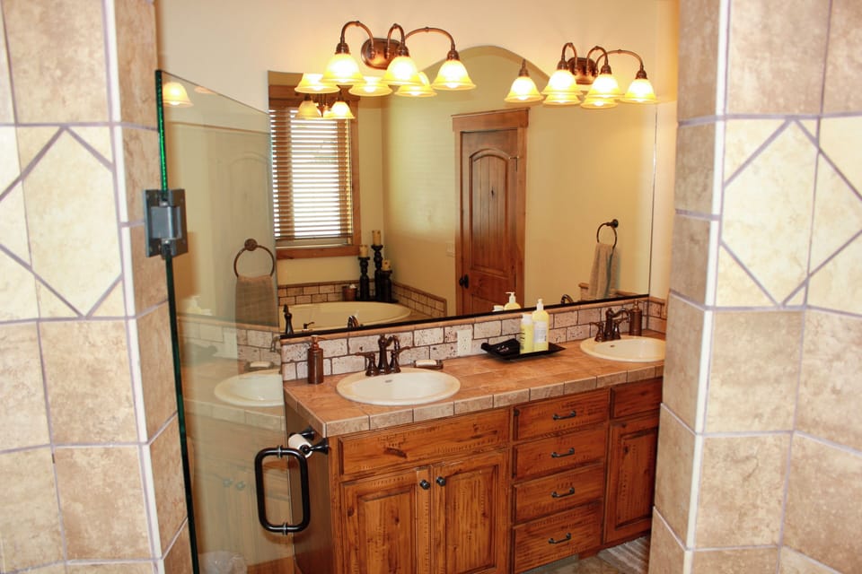 King in suite full bathroom with jet tub. Main floor 
