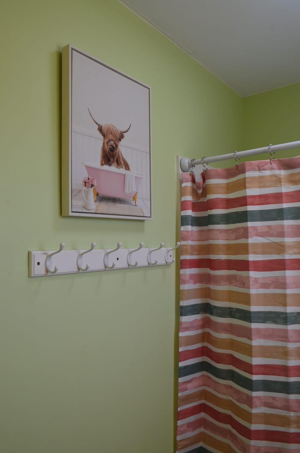 2nd Floor - Full Bathroom