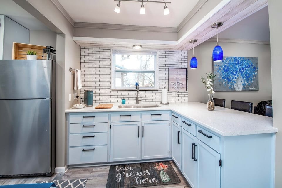 Fully Furnished, Updated Kitchen.