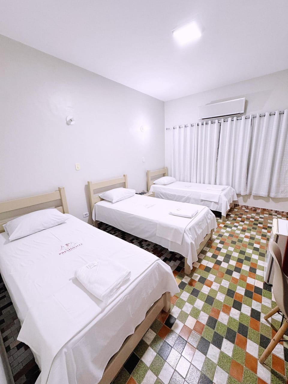 Basic Triple Room | Desk, laptop workspace, iron/ironing board, free WiFi