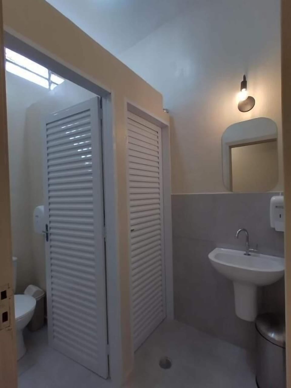 Mixed dormitory, 6 beds, fan | Bathroom | Shower, towels