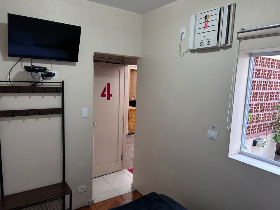 Double bed room with private bathroom and air conditioning | Iron/ironing board, free WiFi, bed sheets