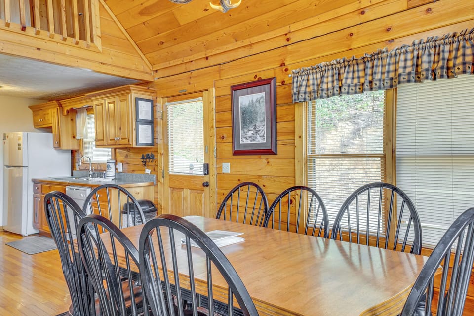 Dining Area | Main Level