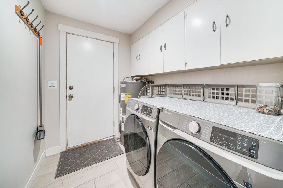 Laundry Room | Washer & Dryer