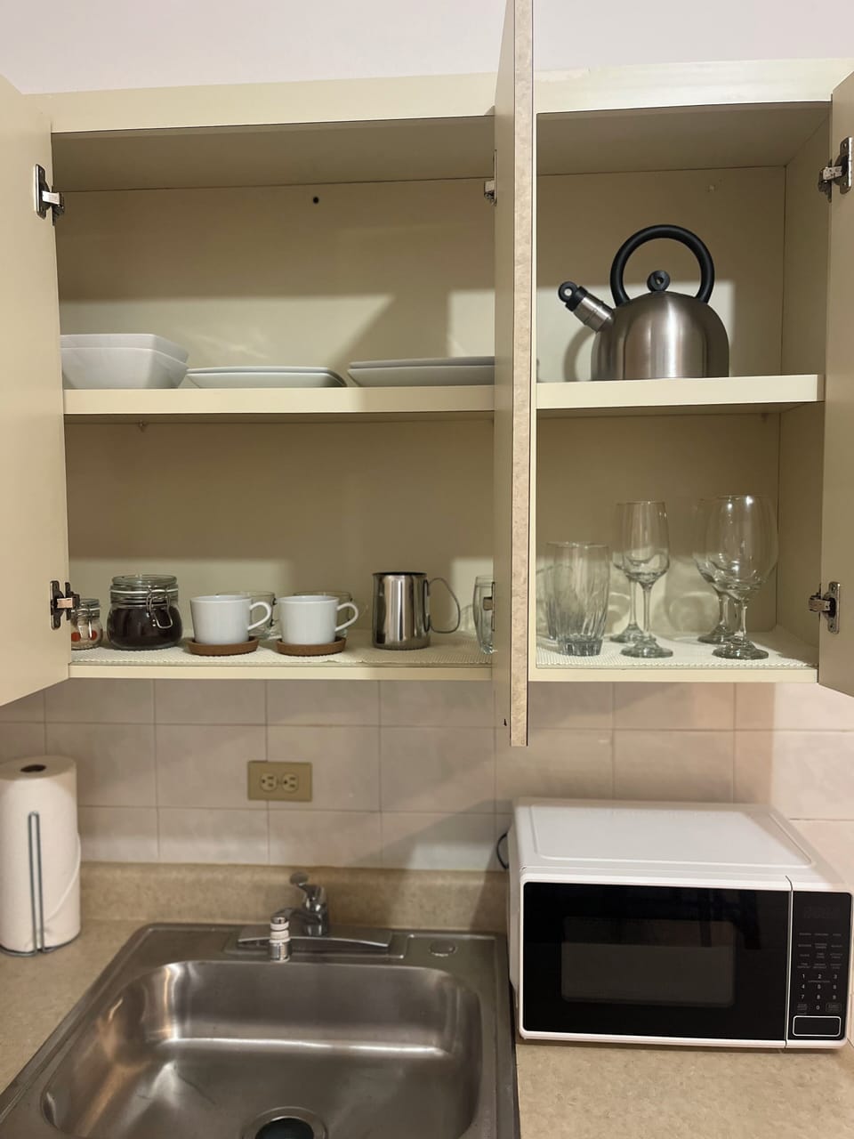 Apartment, 1 Queen Bed, Kitchen | Microwave