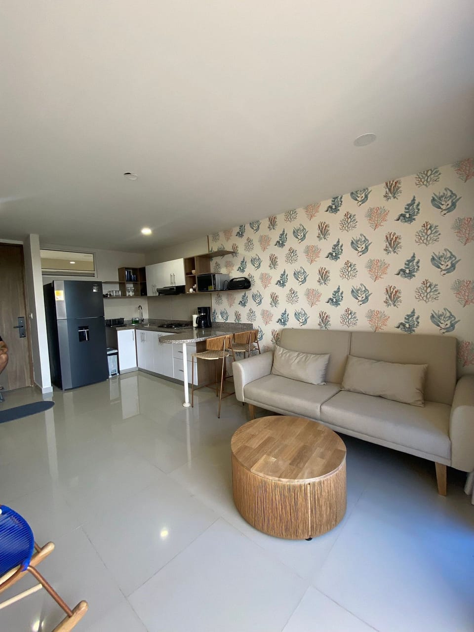 Apartment, 2 Bedrooms | Living area | 43-inch Smart TV with satellite channels