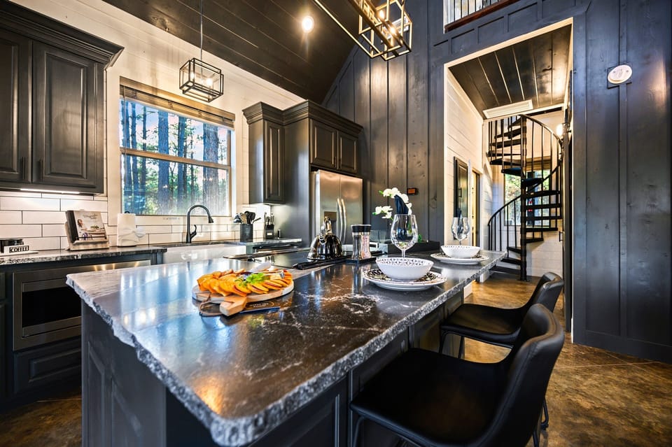 Full kitchen with island seating