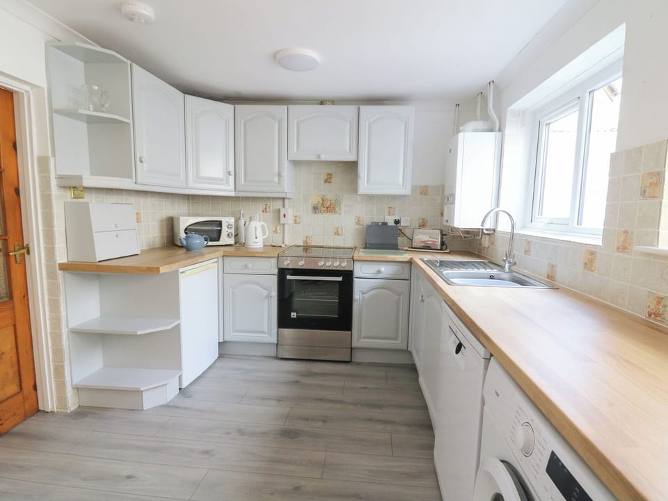 Fridge, microwave, dishwasher, toaster