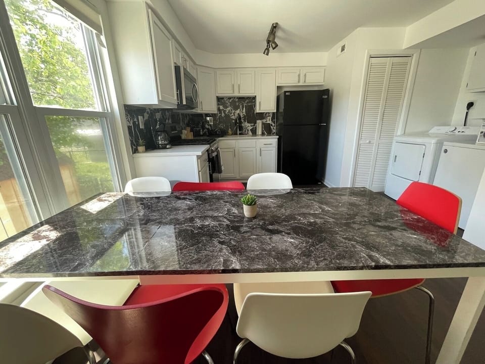 Dining Area - Seats 7