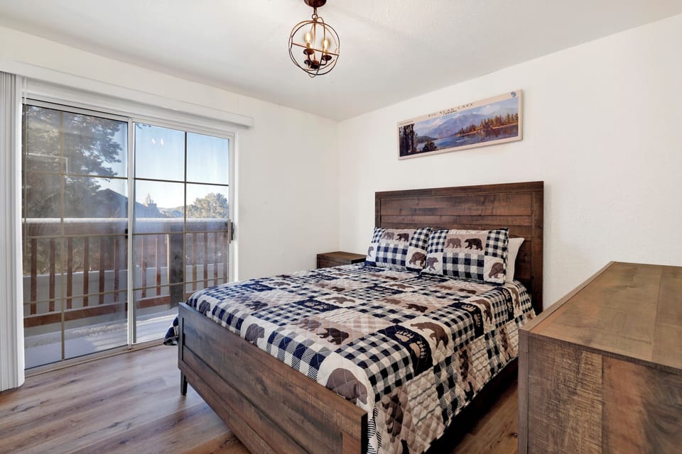 Downstairs bedroom with entrance to backyard and to the jacuzzi