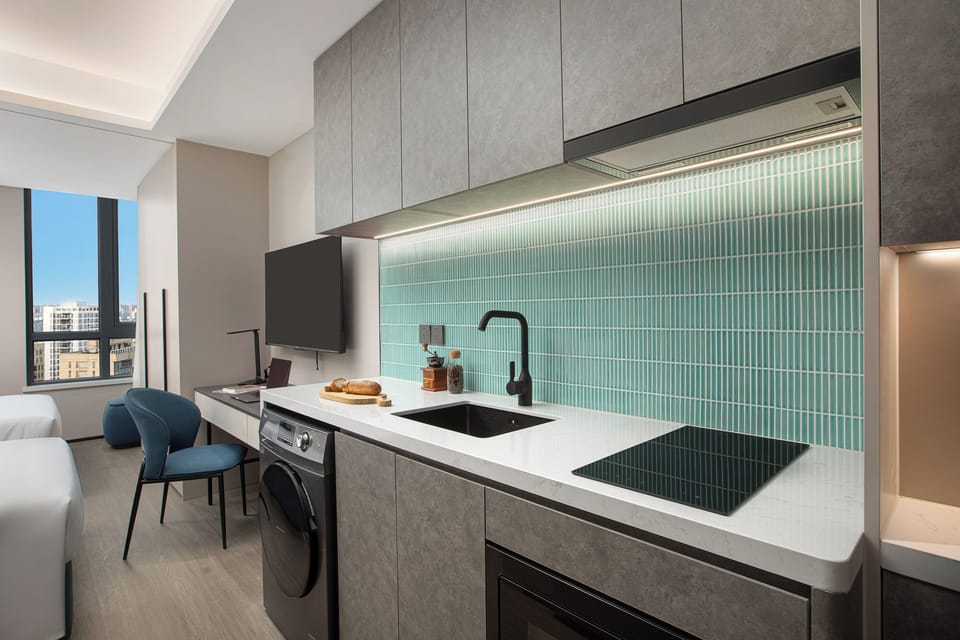 Deluxe Twin Room | In-room safe, desk, laptop workspace, blackout drapes
