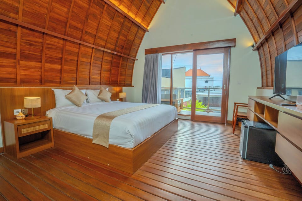 Deluxe Double Room | In-room safe, laptop workspace, iron/ironing board, free WiFi