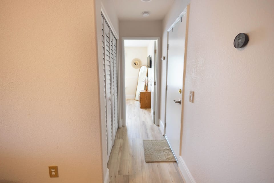 Hallway to 2nd bedroom