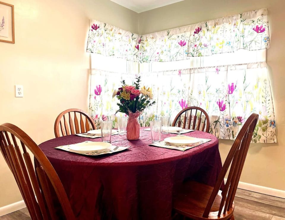 Kitchen Table Includes Leaf and Chairs for Six Persons