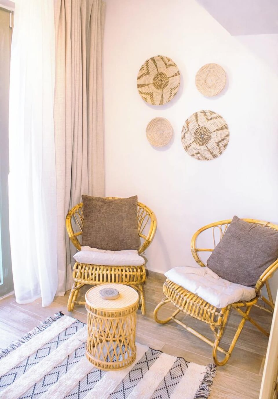 Living room 2-8925