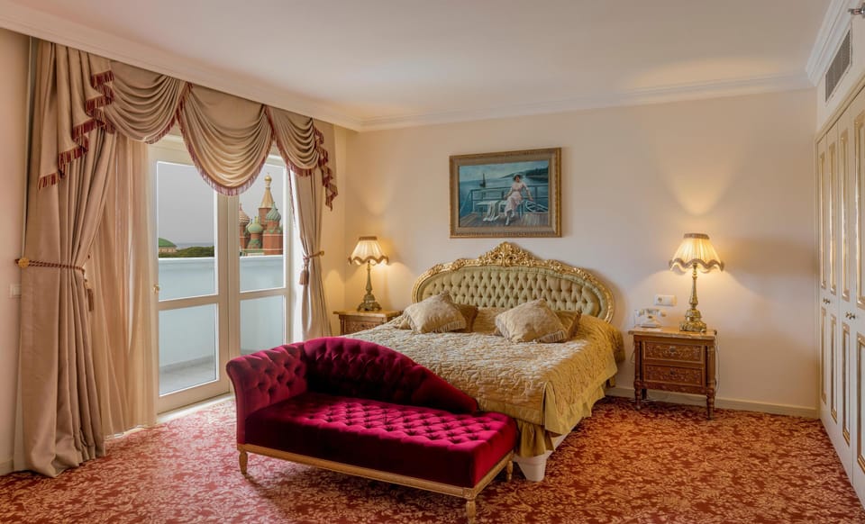 Free minibar, in-room safe, desk, soundproofing