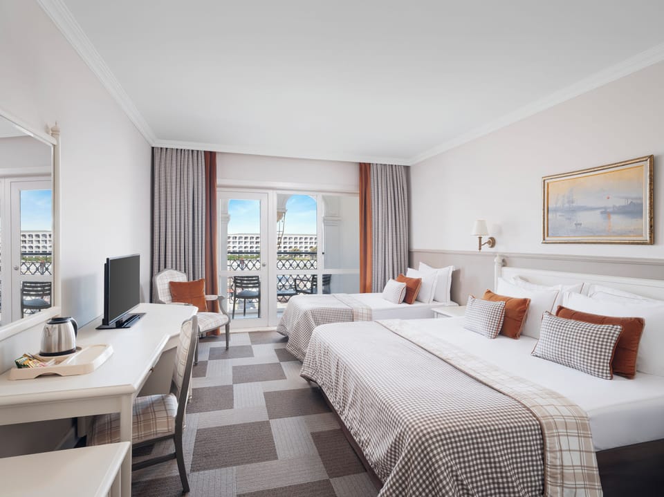 Superior Room | Free minibar, in-room safe, desk, soundproofing
