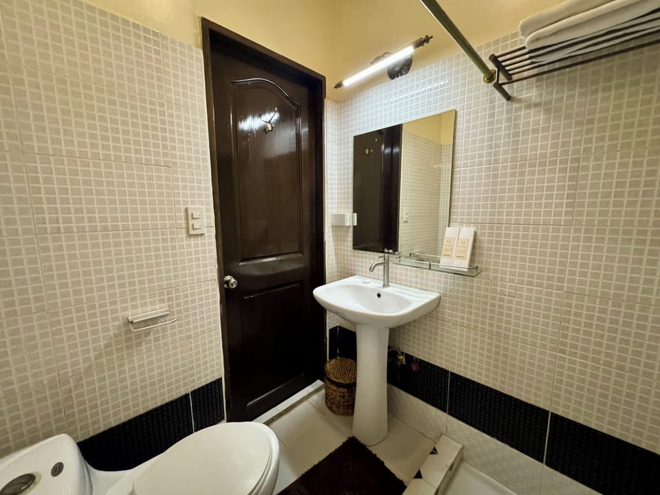 Deluxe Room | Bathroom