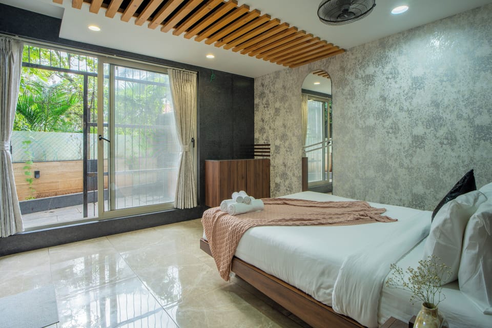 Deluxe Room, Balcony, City View | Blackout drapes, iron/ironing board, free WiFi
