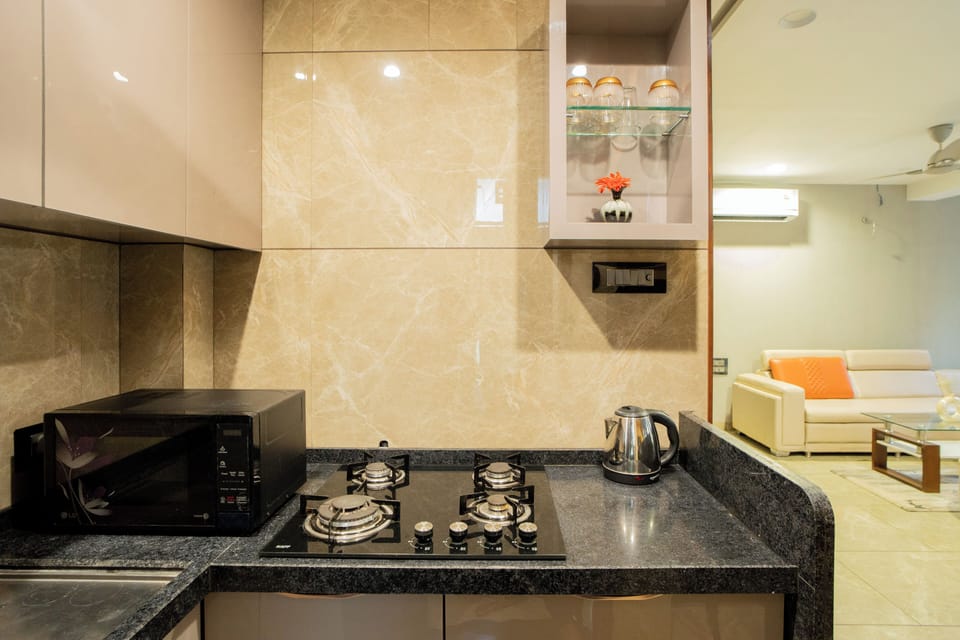 Deluxe Room, Balcony, City View | Private kitchenette