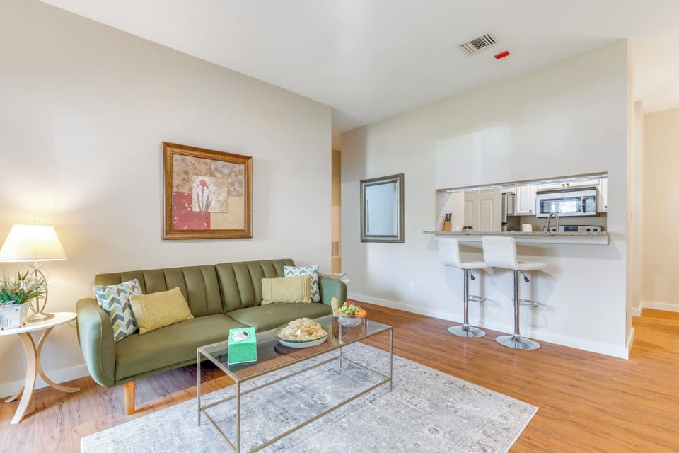 Living Room | Queen Sleeper Sofa | Central A/C & Heating | Free WiFi | Smart TV