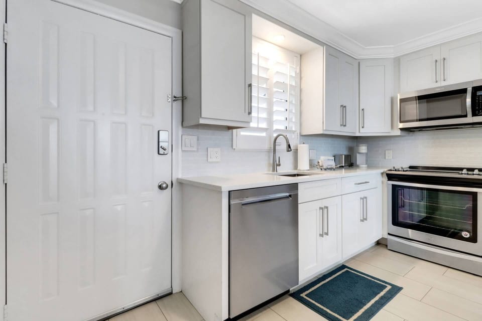 The condo door operates on a keyless entry so you can come and go with ease, with no keys to keep track of.