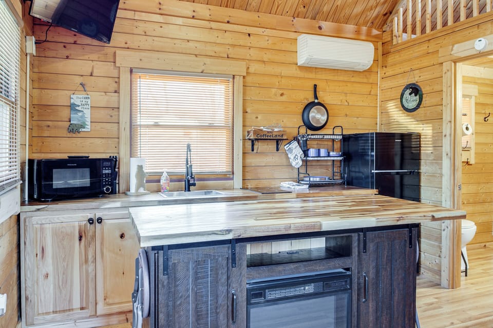Kitchenette | 1st Floor | Drip Coffee Maker | Cooking Basics