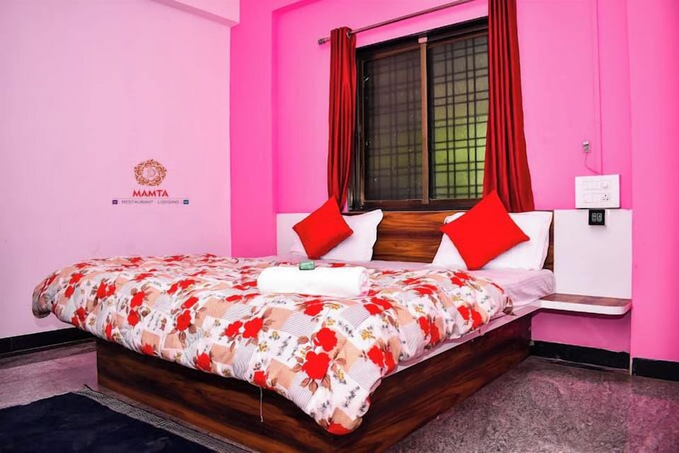 Standard Room, Non Smoking | Desk, free WiFi, bed sheets