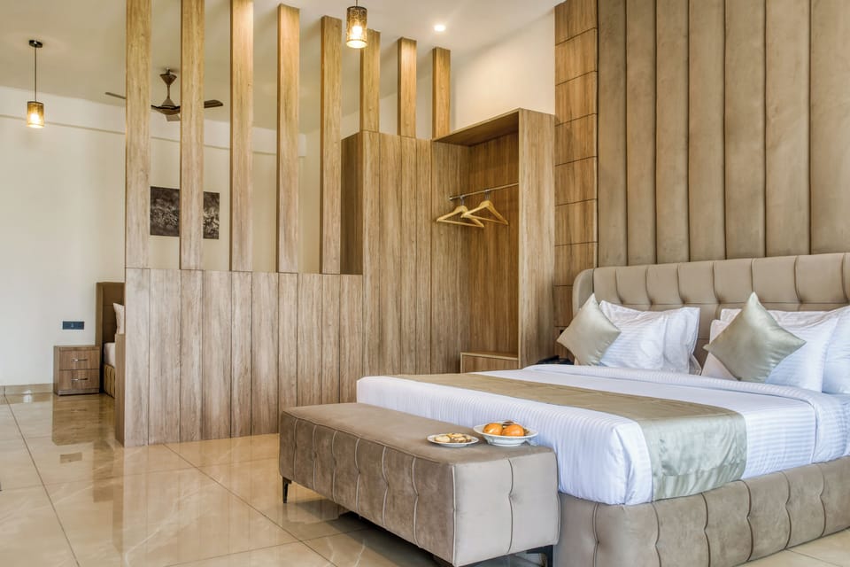 Junior Room | In-room safe, free WiFi, bed sheets