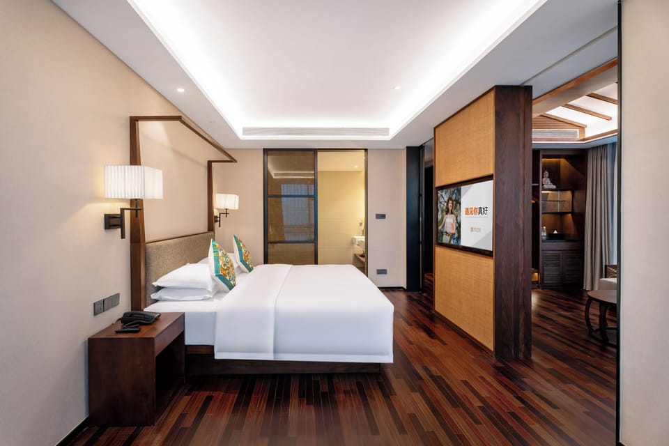 Luxury Room, City View | Premium bedding, down comforters, memory foam beds, minibar (free items)