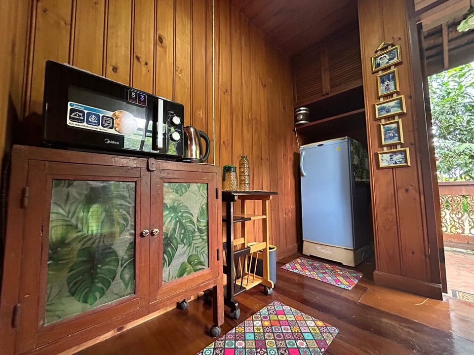 Family Villa, Mountain View | Private kitchenette | Full-size fridge, microwave
