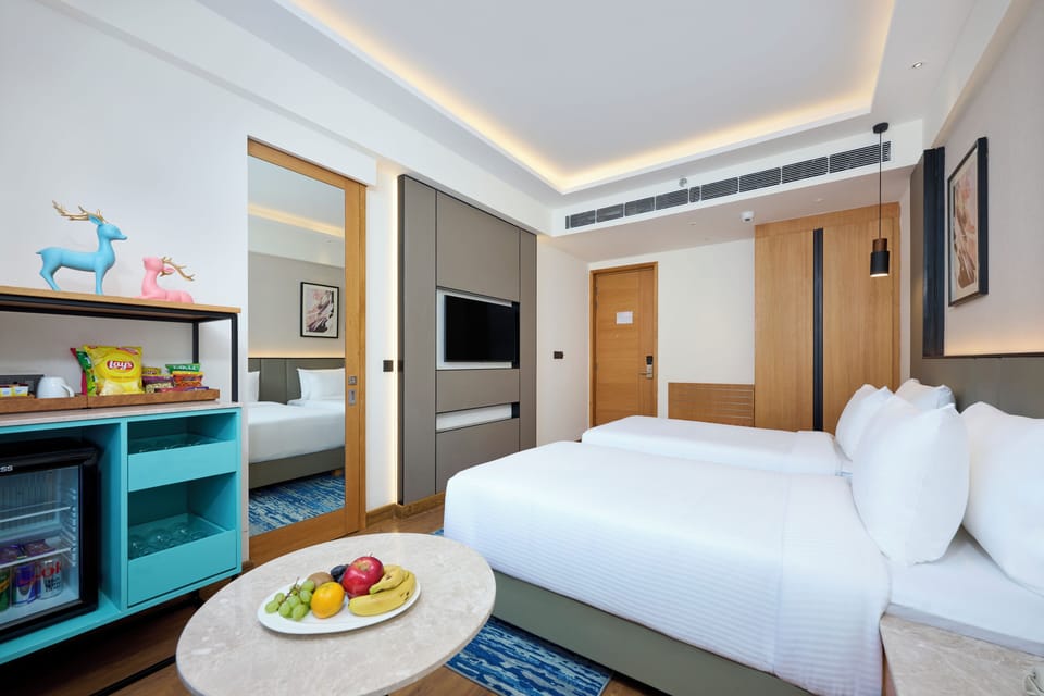 Deluxe Twin Room With Balcony | Minibar, in-room safe, desk, laptop workspace