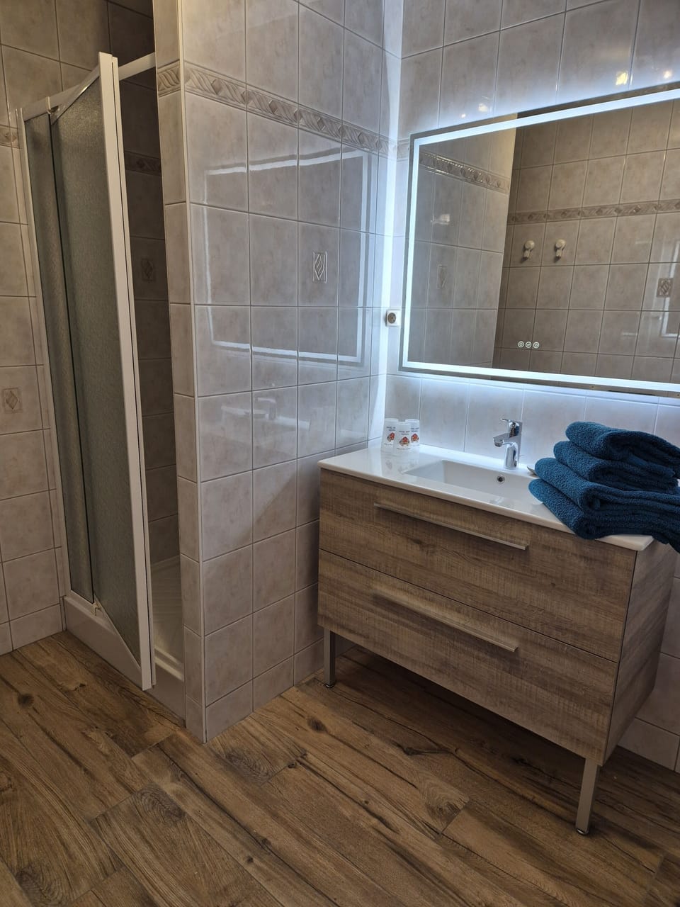 Triple Room, Private Bathroom | Bathroom
