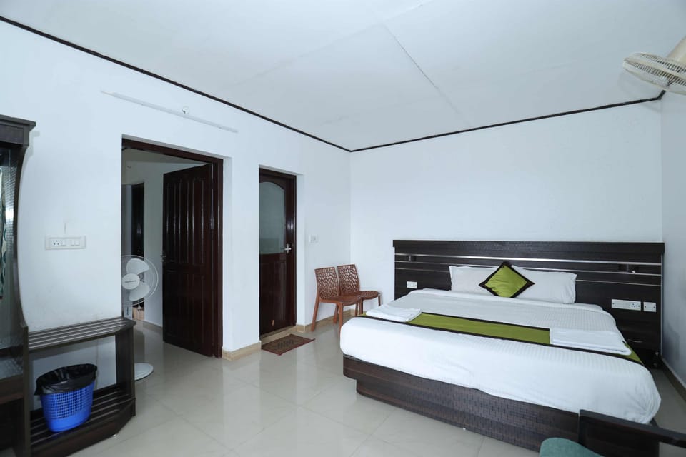 Deluxe Quadruple Room | Desk, laptop workspace, free WiFi