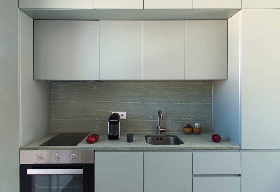 Comfort Apartment, 1 Queen Bed, City View | Private kitchen | Electric kettle