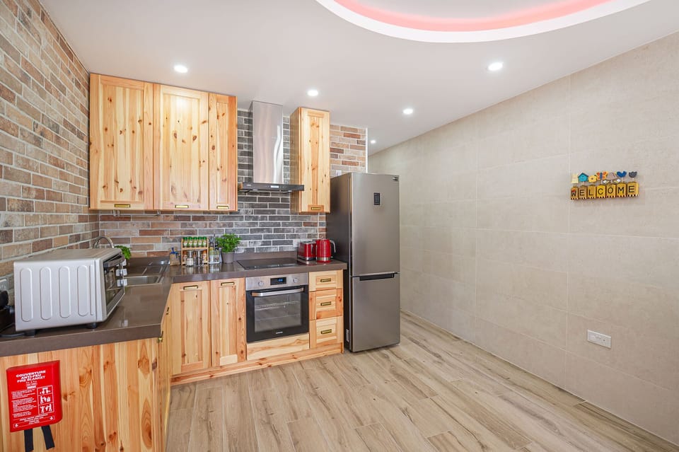 Fully equipped kitchen - ideal to try some local dishes