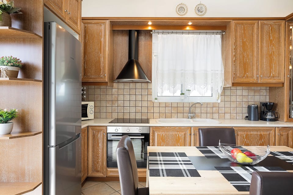 Family Villa, Mountain View | Private kitchen | Electric kettle, toaster