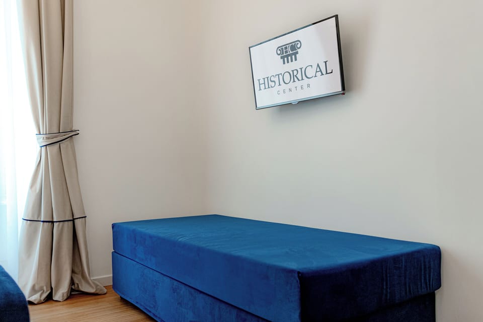 In-room safe, blackout drapes, soundproofing