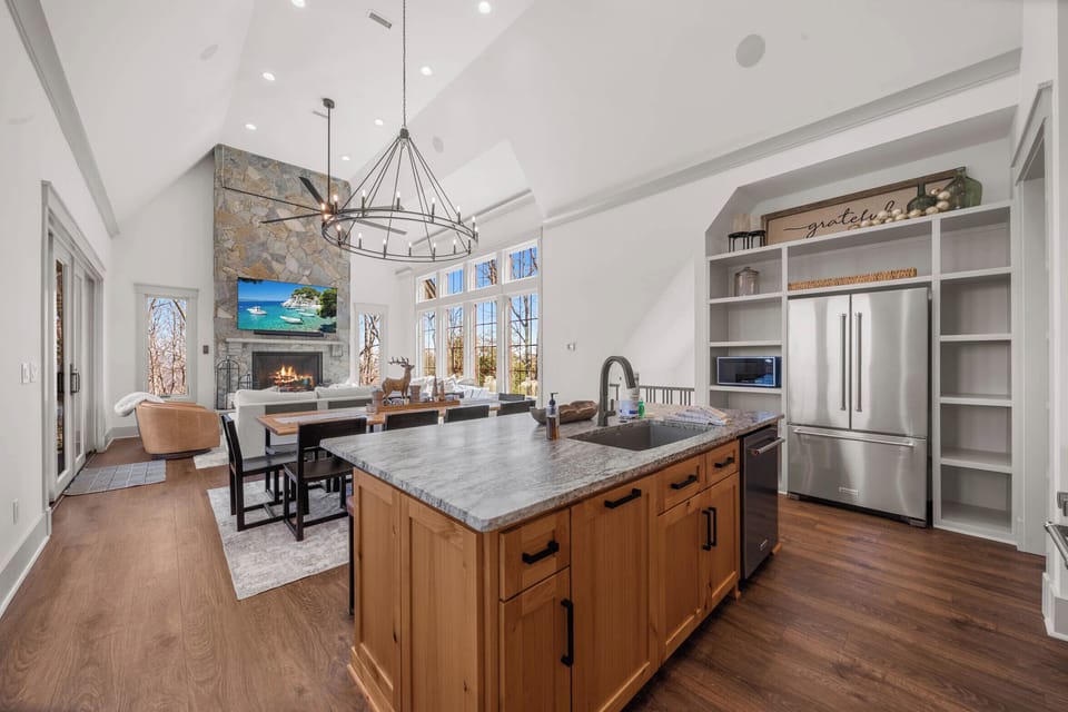 Open Concept Upper Level Living Area