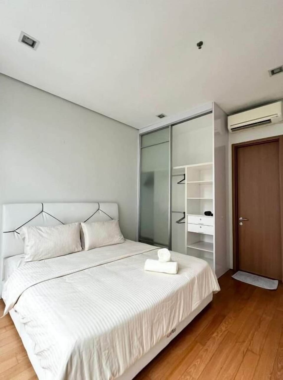 Family Apartment, 2 Bedrooms, Air conditioning, City View | 2 bedrooms, desk, laptop workspace, blackout drapes