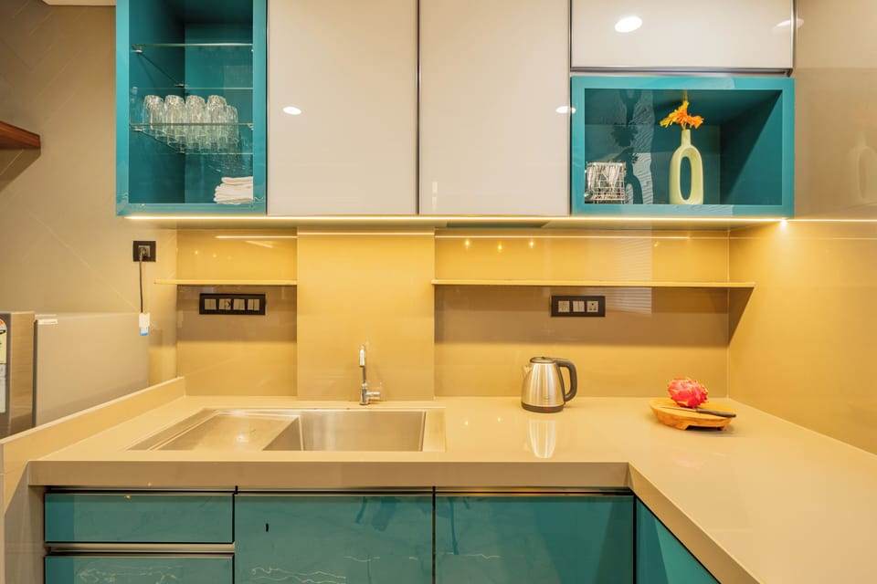 Family Room, Balcony, City View | Private kitchenette
