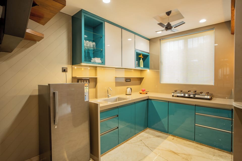 Family Room, Balcony, City View | Private kitchenette