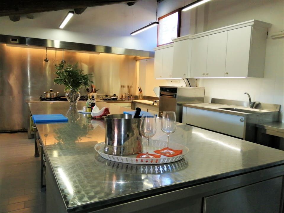Luxury Villa, 5 Bedrooms, Private Pool, Hill View | Private kitchen | Full-size fridge, microwave, oven, stovetop