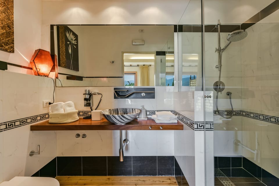 Luxury Villa, 5 Bedrooms, Private Pool, Hill View | Bathroom | Shower, rainfall showerhead, free toiletries, hair dryer