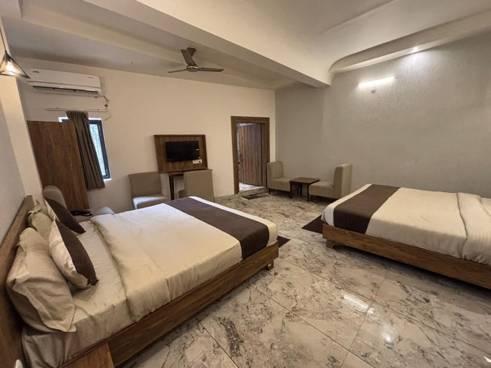 Exclusive Room | Desk, laptop workspace, free WiFi, bed sheets
